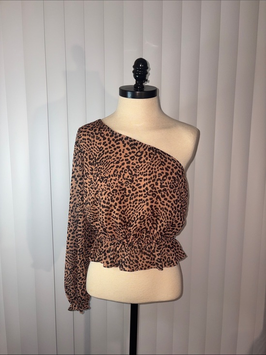 Gianni Bini Tops - Gianni Bini Leopard Print One Shoulder Crop Top Blouse Smocked Medium